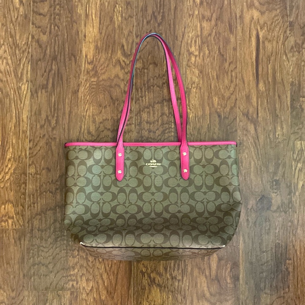 Coach Signature Zipper Tote